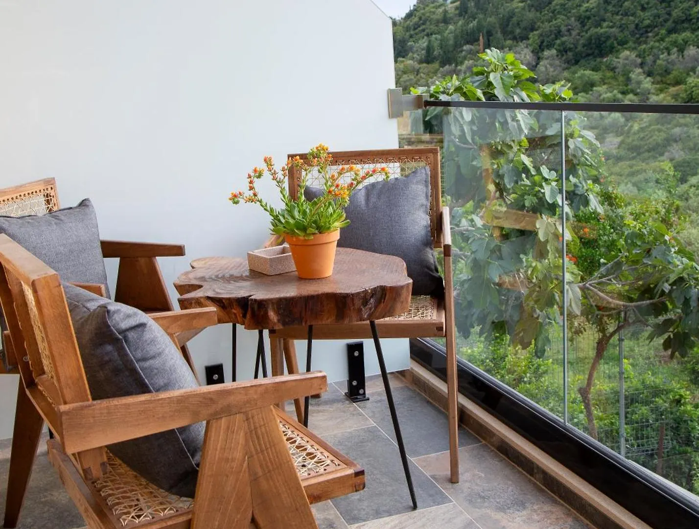 Garden Inn Himara